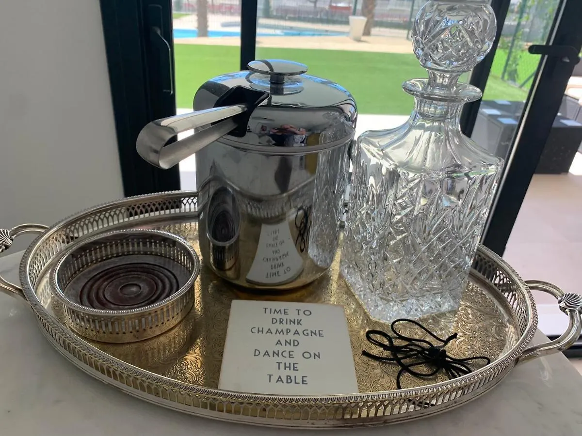 Casa Casu New Stunning 3 Bed Raised Ground Floor Apartment & Huge Balcony With Sea Pool & Mountain View Indoor & Outdoor Swimming Pools & Gym Walking Distance To Beach Port Estepona Traveller Award 2023 Ισπανία