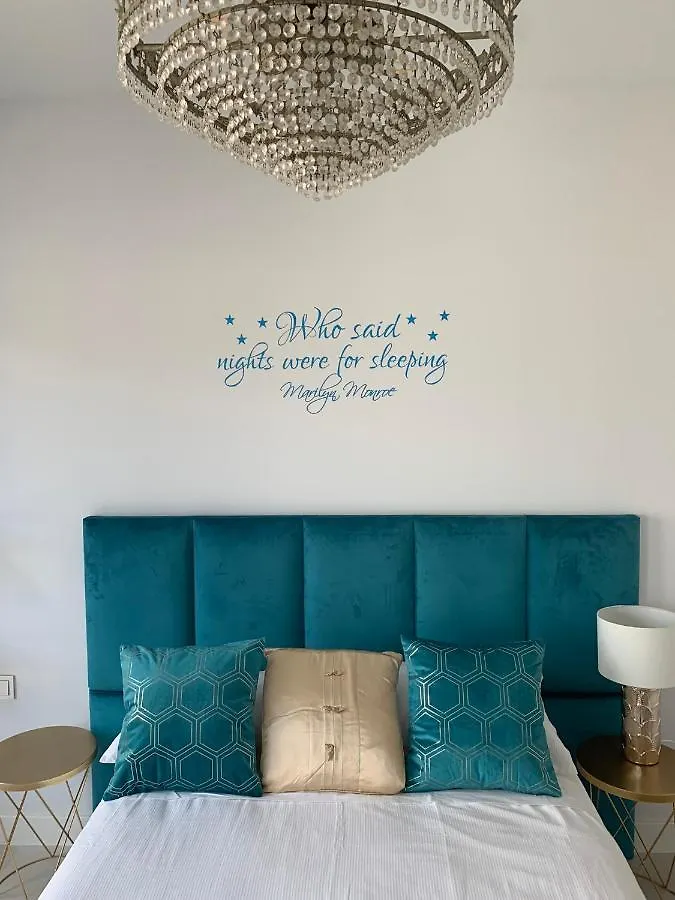 Casa Casu New Stunning 3 Bed Raised Ground Floor Apartment & Huge Balcony With Sea Pool & Mountain View Indoor & Outdoor Swimming Pools & Gym Walking Distance To Beach Port Estepona Traveller Award 2023