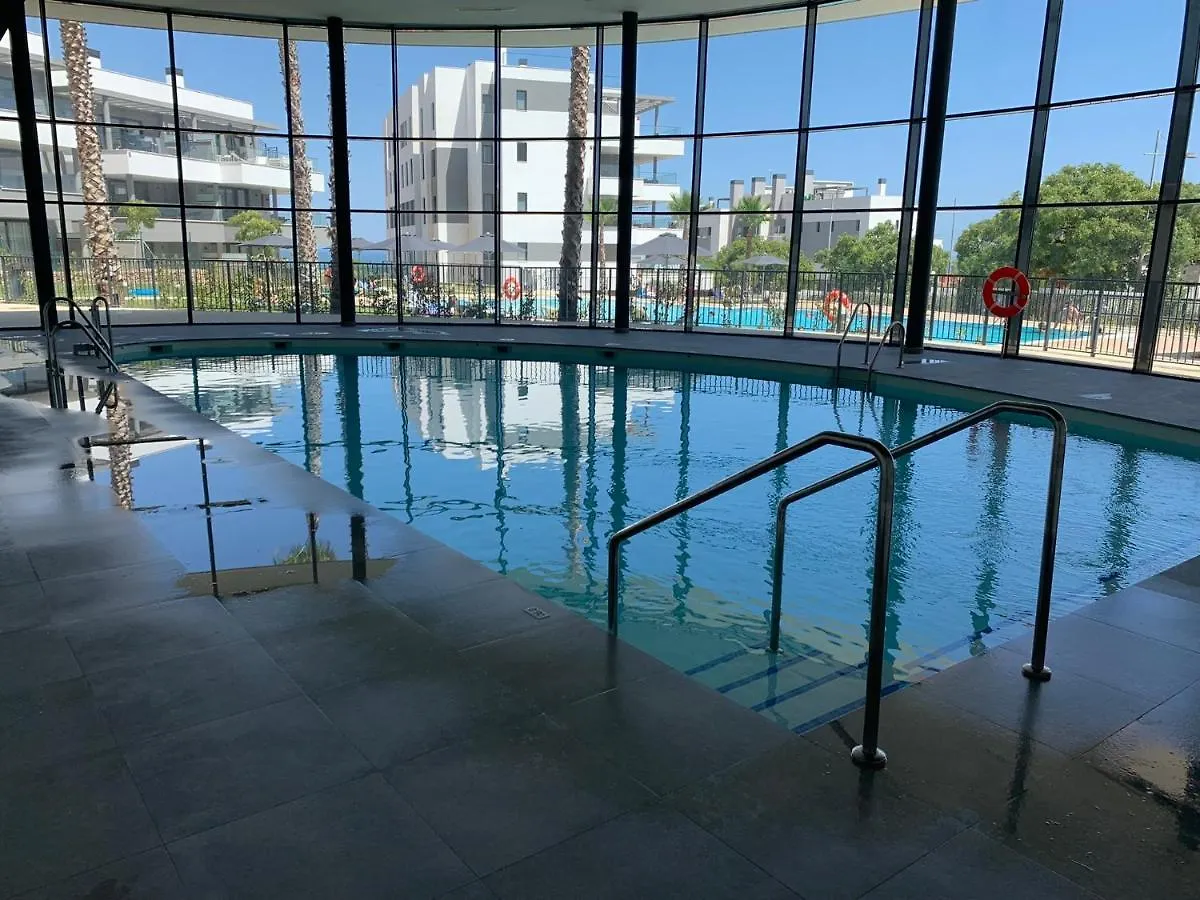 Casa Casu New Stunning 3 Bed Raised Ground Floor Apartment & Huge Balcony With Sea Pool & Mountain View Indoor & Outdoor Swimming Pools & Gym Walking Distance To Beach Port Estepona Traveller Award 2023 0*,  스페인