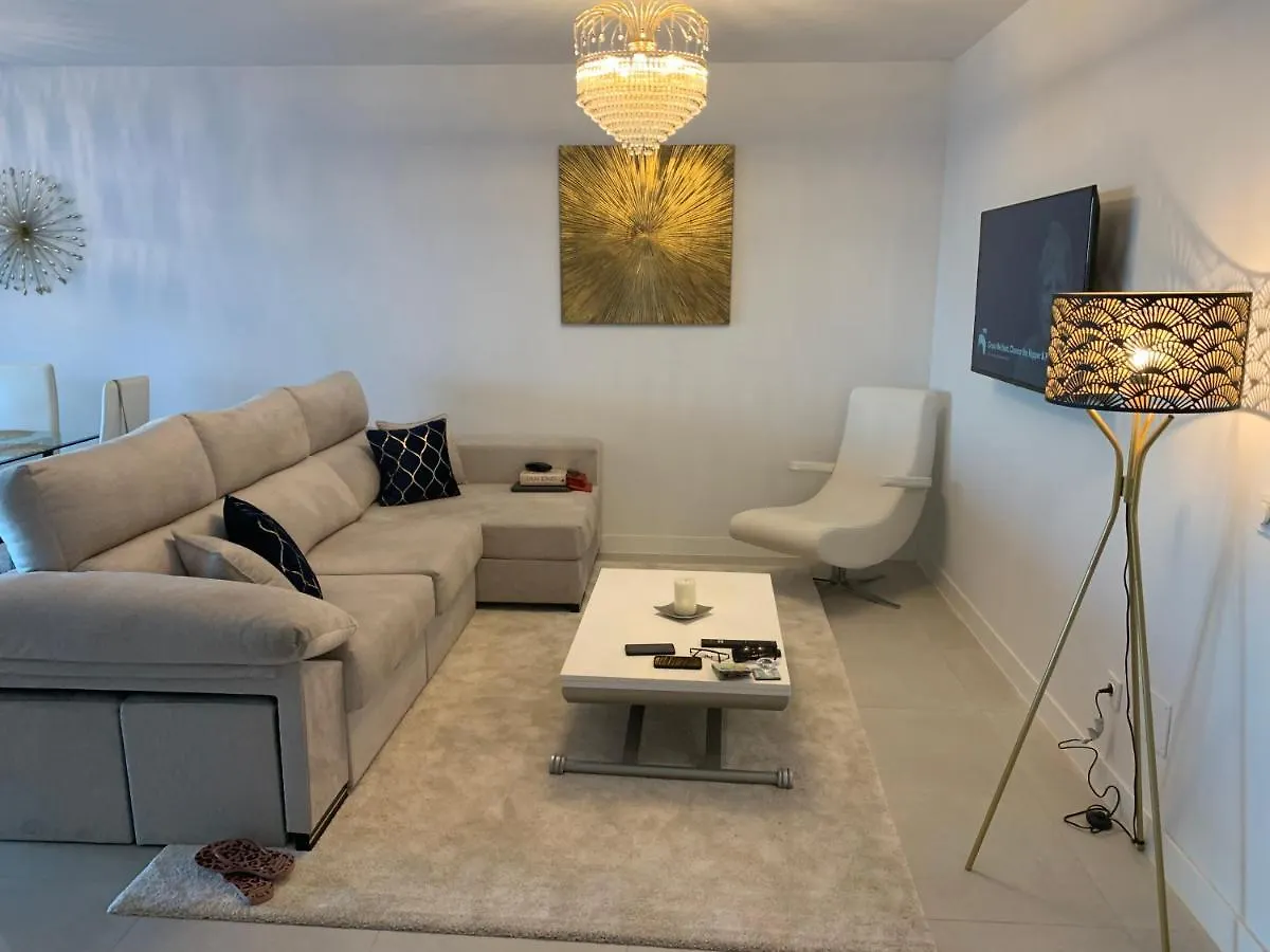 Casa Casu New Stunning 3 Bed Raised Ground Floor Apartment & Huge Balcony With Sea Pool & Mountain View Indoor & Outdoor Swimming Pools & Gym Walking Distance To Beach Port Estepona Traveller Award 2023 스페인