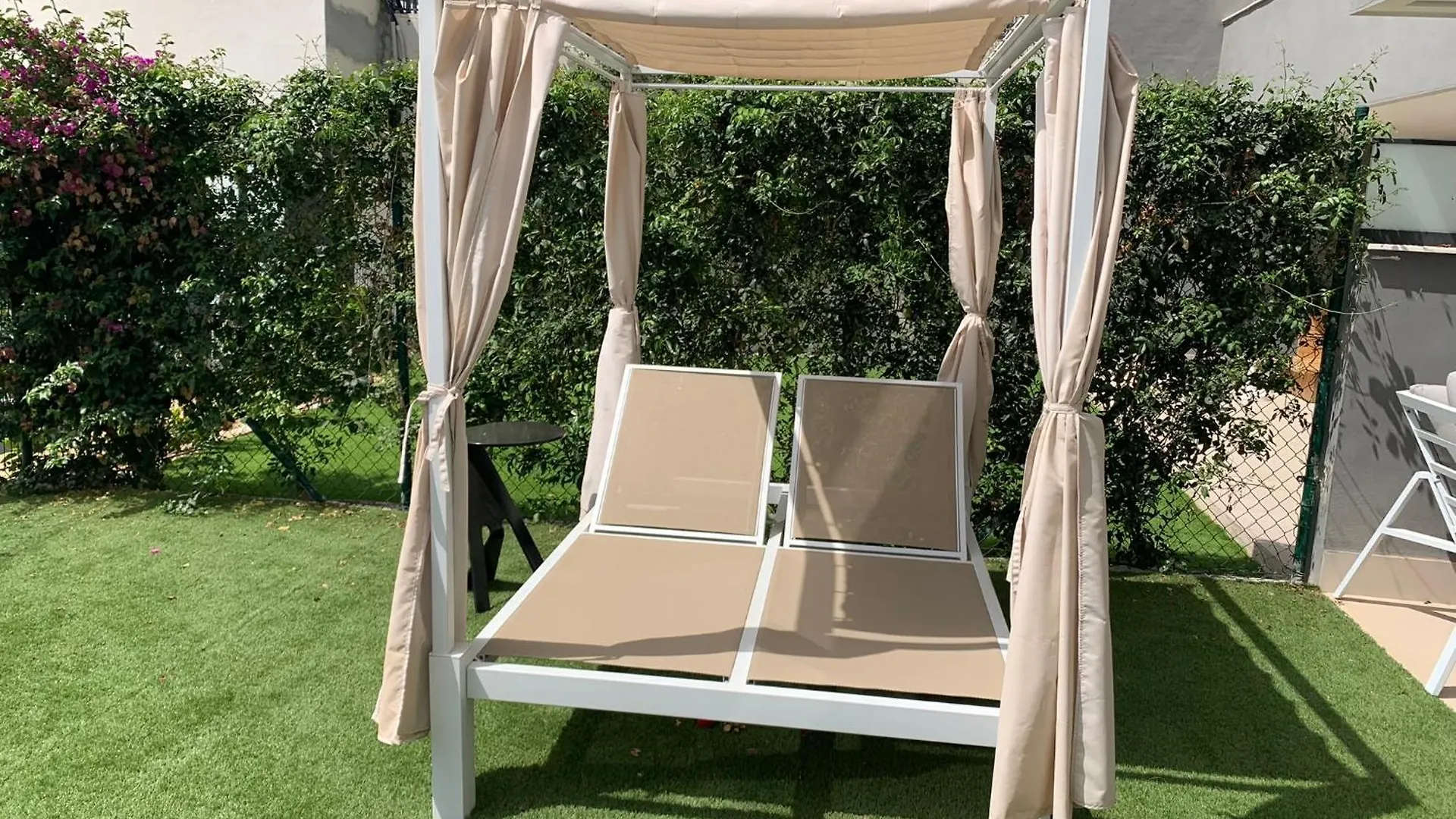 Casa Casu New Stunning 3 Bed Raised Ground Floor Apartment & Huge Balcony With Sea Pool & Mountain View Indoor & Outdoor Swimming Pools & Gym Walking Distance To Beach Port Estepona Traveller Award 2023