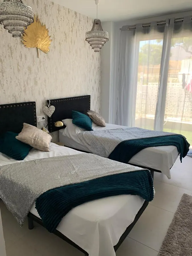 BRAND NEW STUNNING 3 BED RAISED GROUND FLOOR APARTMENT WITH SEA&POOL&MOUNTAIN VIEW INDOOR&OUTDOOR SWIMMING POOLS&GYM WALKING DISTANCE TO BEACH PORT Casa Casu Estepona España