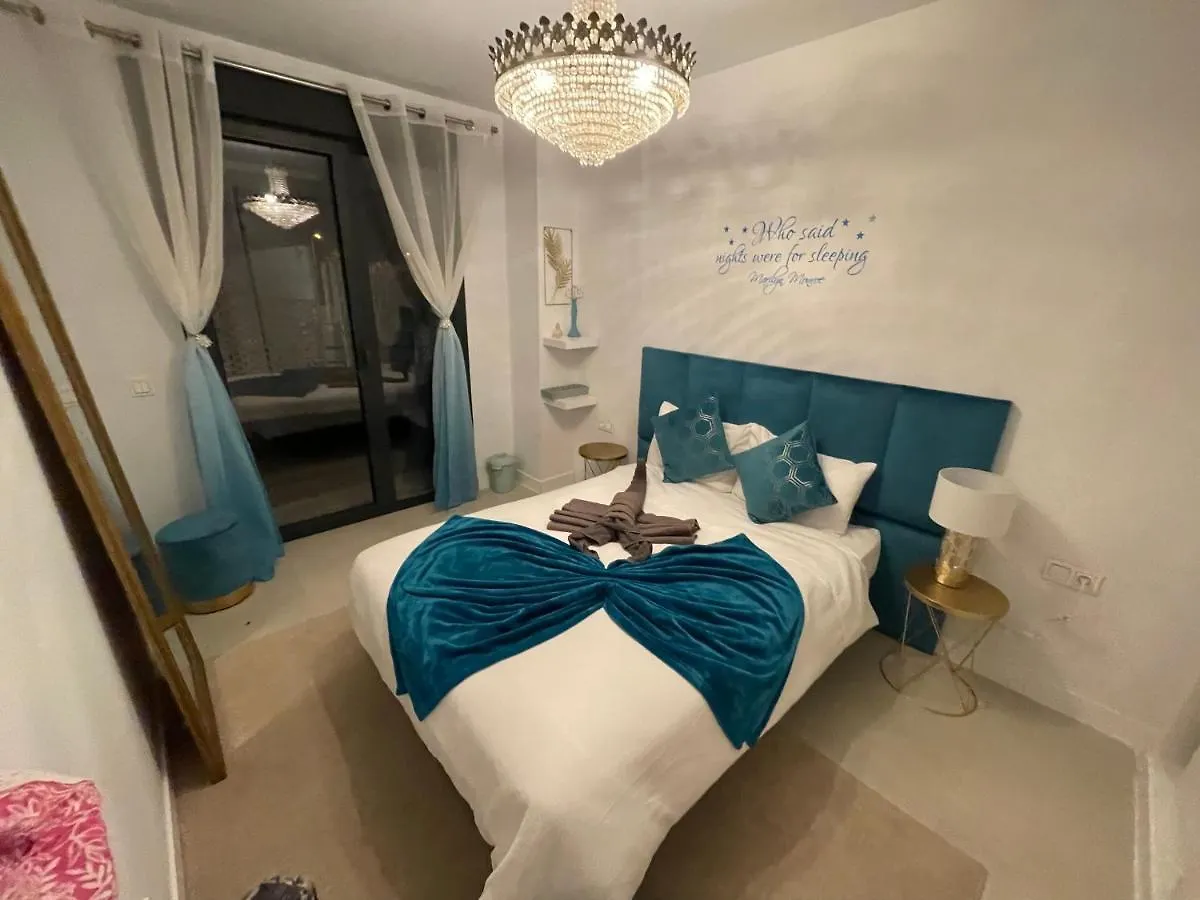 BRAND NEW STUNNING 3 BED RAISED GROUND FLOOR APARTMENT WITH SEA&POOL&MOUNTAIN VIEW INDOOR&OUTDOOR SWIMMING POOLS&GYM WALKING DISTANCE TO BEACH PORT Casa Casu Estepona