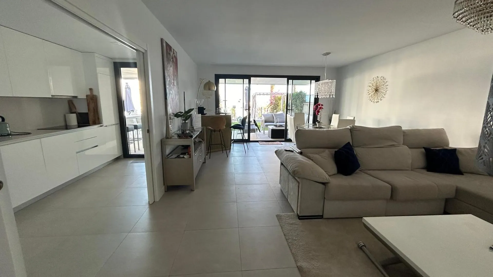 BRAND NEW STUNNING 3 BED RAISED GROUND FLOOR APARTMENT WITH SEA&POOL&MOUNTAIN VIEW INDOOR&OUTDOOR SWIMMING POOLS&GYM WALKING DISTANCE TO BEACH PORT Casa Casu Estepona