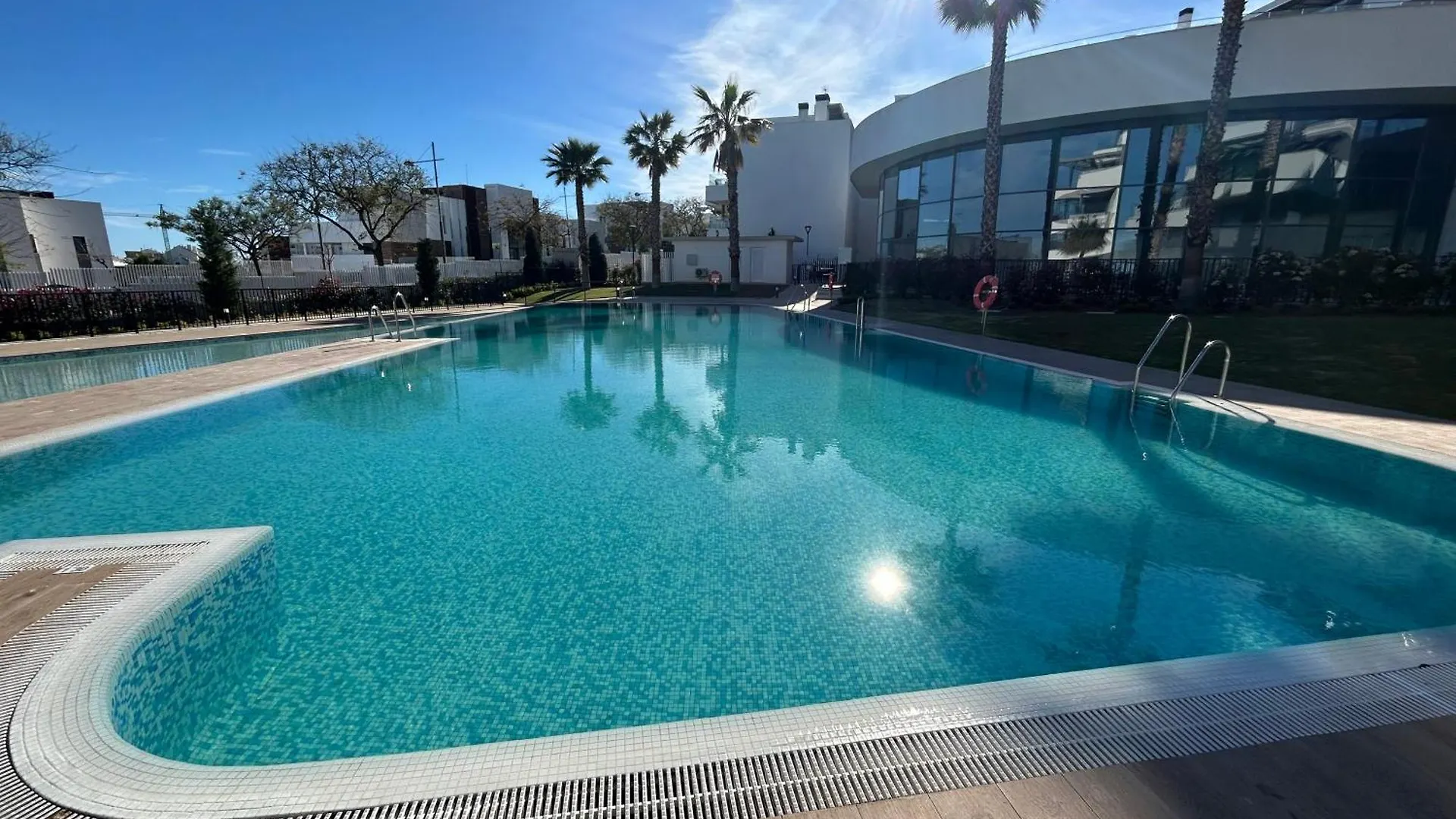 BRAND NEW STUNNING 3 BED RAISED GROUND FLOOR APARTMENT WITH SEA&POOL&MOUNTAIN VIEW INDOOR&OUTDOOR SWIMMING POOLS&GYM WALKING DISTANCE TO BEACH PORT Casa Casu Estepona 0*,