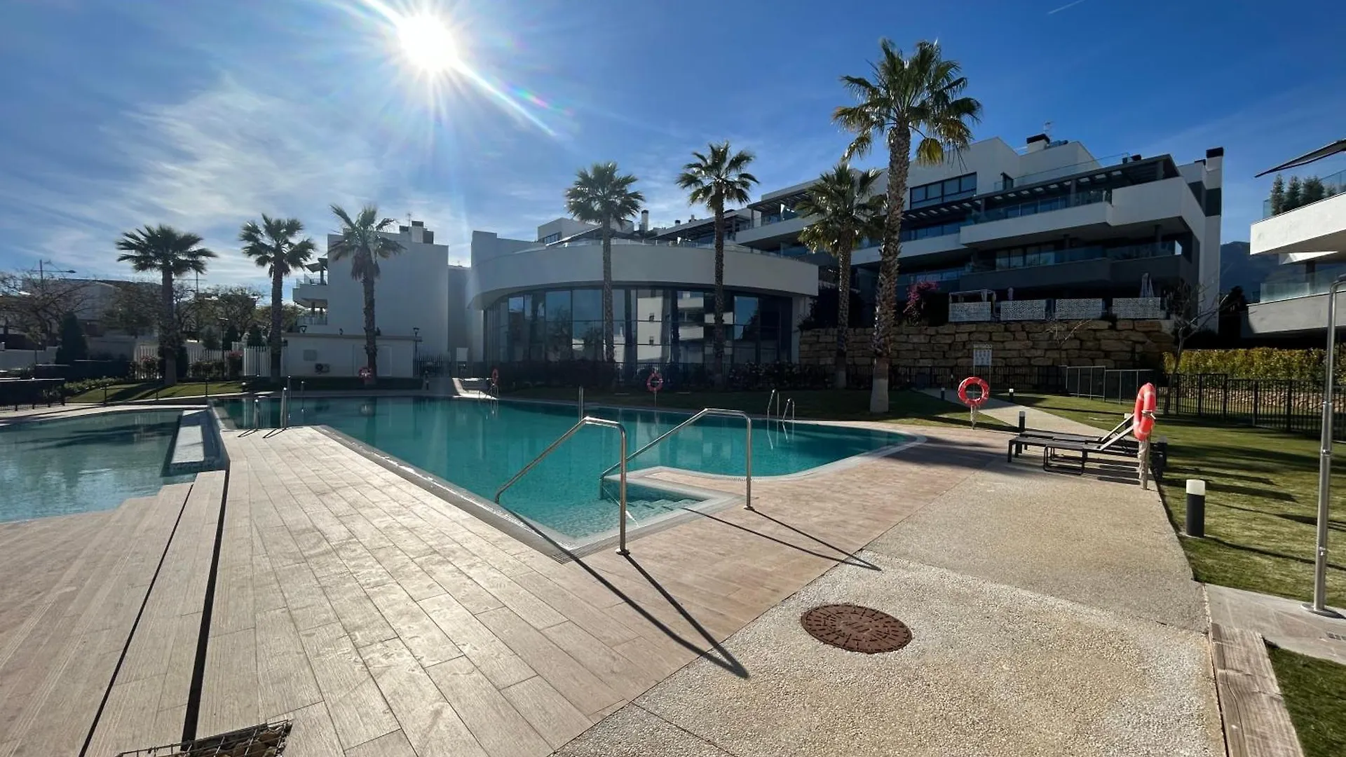 BRAND NEW STUNNING 3 BED RAISED GROUND FLOOR APARTMENT WITH SEA&POOL&MOUNTAIN VIEW INDOOR&OUTDOOR SWIMMING POOLS&GYM WALKING DISTANCE TO BEACH PORT Casa Casu Estepona